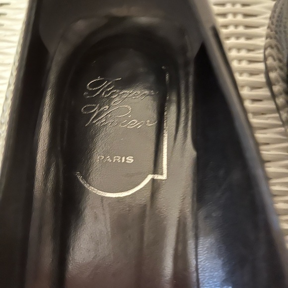 SOLD Authentic Roger Vivier flats - Picture 2 of 8